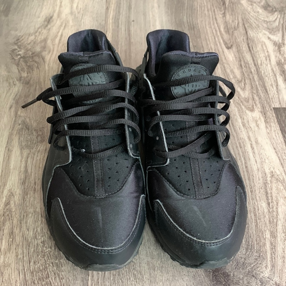 black nike
